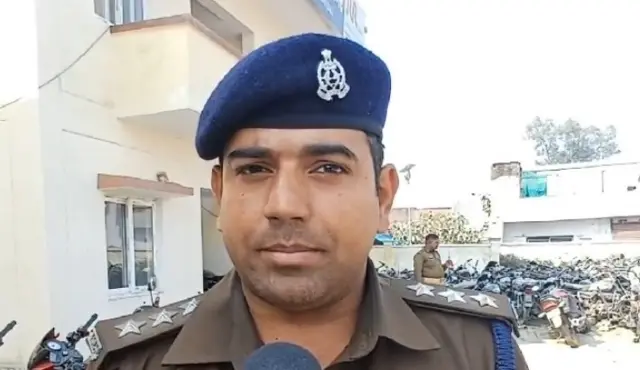 सर्कल ऑफ़िसर आशुतोष तिवारी