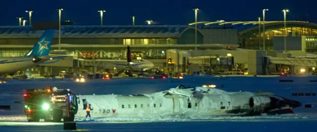 Ụgbọelu Delta Air kpọkara na Toronto