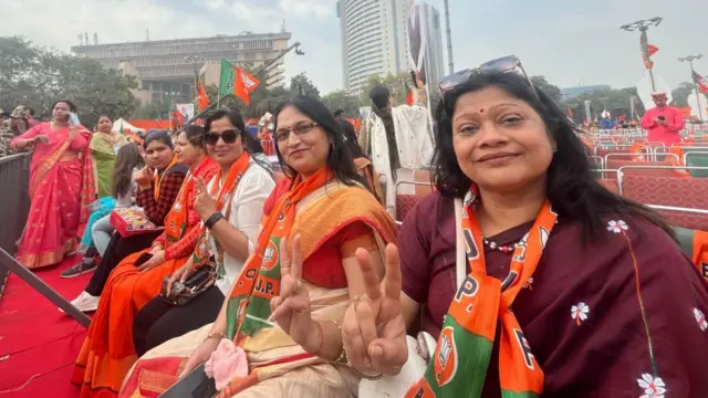 रामलीला मैदान में बीजेपी समर्थक और कार्यकर्ता