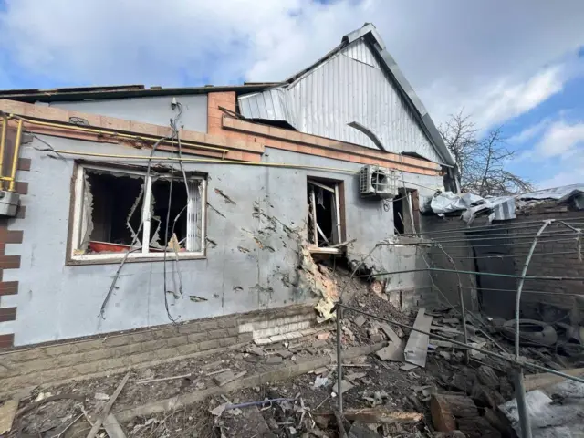 Лысак опубликовал фото поврежденного дома в Никополе
