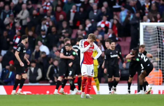Ndị otu egwu bọọlụ West Ham na otu Arsenal