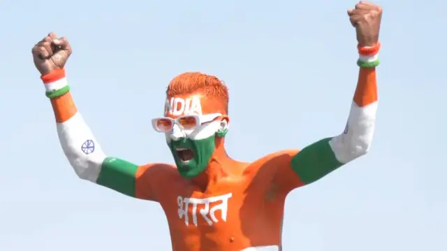 अहमदाबाद में क्रिकेटप्रेमियों ने कुछ इस अंदाज़ में उत्साह दिखाया
