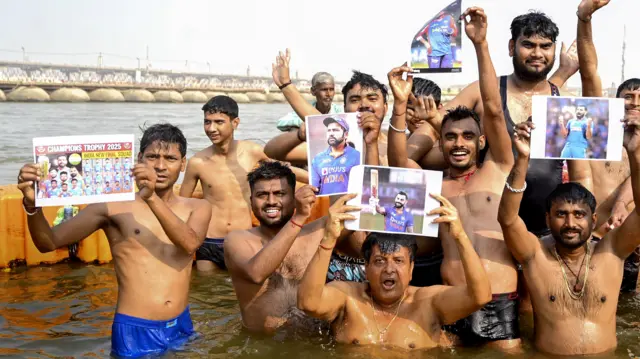 भारत और पाकिस्तान के क्रिकेट मैच को लेकर प्रयागराज में कुंभ में आए खेल प्रेमियों में भी दिखा उत्साह