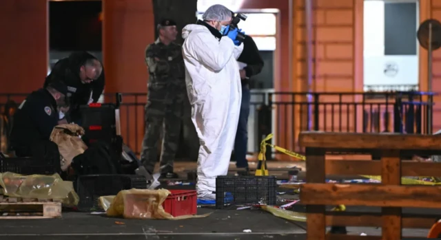 'Yansanda da 'yanjarida a wajen da aka kai harin wuka