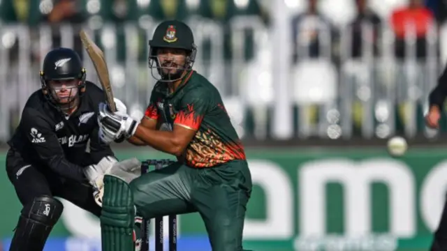पाकिस्तान के रावलपिंडी में बांग्लादेश और न्यूज़ीलैंड के बीच मैच हो रहा है