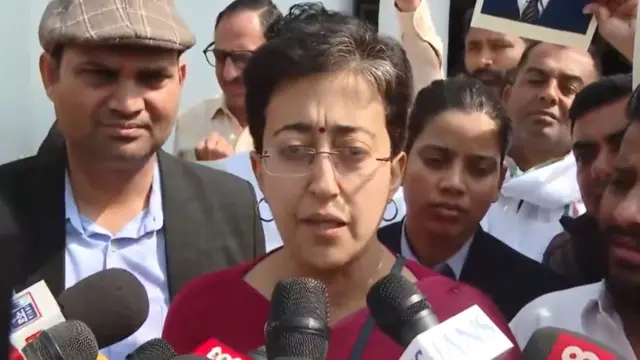 दिल्ली विधानसभा 'आप' के कई विधायक निष्कासित