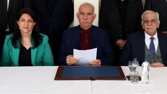 عبدالله اوجالان پس از دیدار با نمایندگان حزب «برابری و دموکراسی خلق‌ها» در زندان، در نامه‌ای خواستار انحلال و خلع سلاح پ‌ک‌ک شد