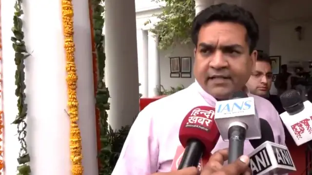 मंत्री कपिल मिश्रा ने आम आदमी पार्टी के विधायकों को लेकर टिप्पणी की है