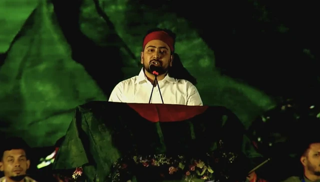 নতুন রাজনৈতিক দল ঘোষণার পর বক্তব্য দেন জাতীয় নাগরিক পার্টির আহ্বায়ক নাহিদ ইসলাম