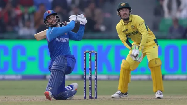 अज़मतुल्लाह ओमरज़ाई ने ऑस्ट्रेलिया के ख़िलाफ़ शानदार बल्लेबाजी की