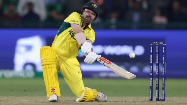 ऑस्ट्रेलियाई बल्लेबाज़ ट्रेविस हेड ने हाफ़ सेंचुरी लगाई