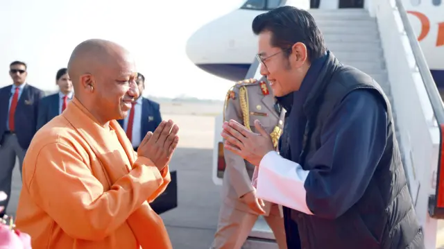 सीएम योगी आदित्यनाथ के साथ भूटान नरेश
