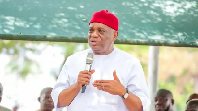 Sịnetọ Orji Uzor Kalu na-anọchiteanya Abịa Nọt n'ụlọomeiwu Sineti