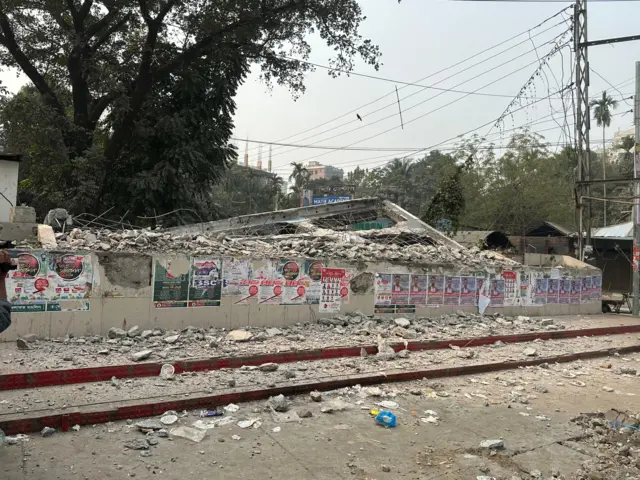 বুলডোজার দিয়ে ভাঙ্গার পর আজ সকালে রংপুর ডিসি'র মোড়ে অবস্থিত বঙ্গবন্ধু ম্যুরাল