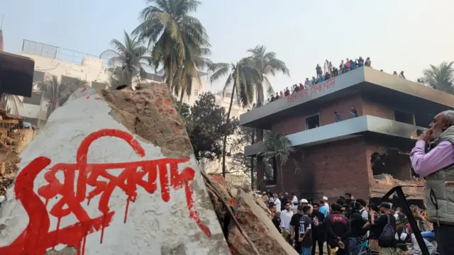 ৩২ নম্বরের বাড়ি ভাঙার পর সেখানকার চিত্র