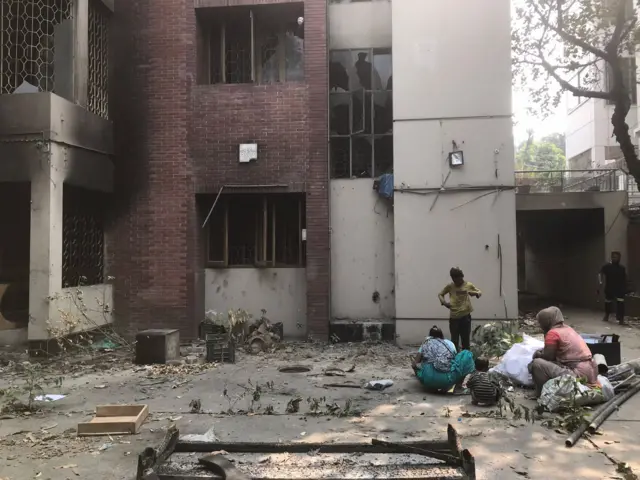 সুধাসদনের আঙ্গিনায় কিছু মানুষ