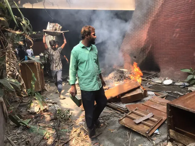সুধাসদনের একটি স্থানে বৃহস্পতিবার সকালেও আগুন...