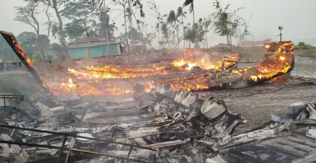 নলচিরা ঘাটে মোহাম্মদ আলীর পরিচালনাধীন সাতটি স্পিডবোট এবং চারটি পণ্য ও যাত্রীবাহী ট্রলারে আগুন দেওয়া হয়।