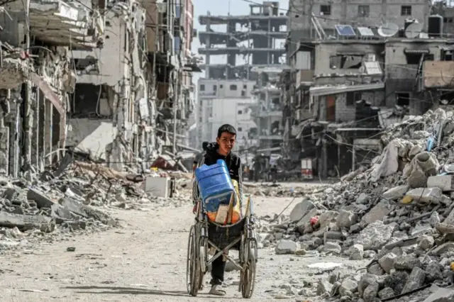 wani yaro a Gaza
