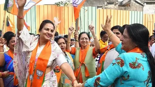 ২৭ বছর পরে দিল্লিতে ক্ষমতায় এল বিজেপি, সমর্থকদের উল্লাস