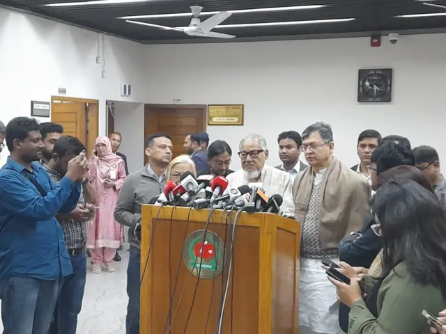 নির্বাচন কমিশনের সাথে বৈঠক শেষে কথা বলেন বিএনপির স্থায়ী কমিটির সদস্য নজরুল ইসলাম খান