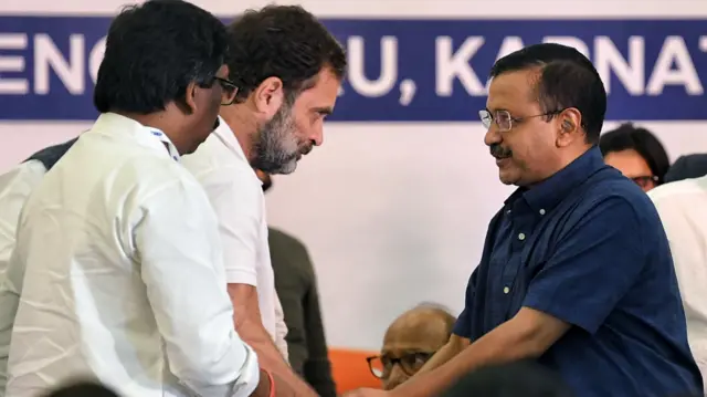 राहुल गांधी के साथ अरविंद केजरीवाल
