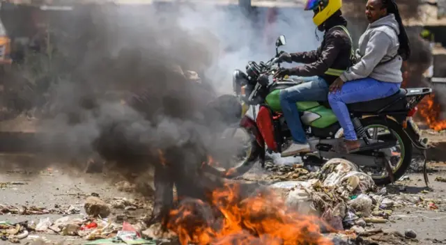 Ụfọdụ jiri okwute were gbochie okporoụzọ ndị mmadụ si aga