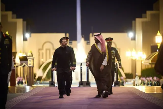 سوموار کے روز یوکرین کے صدر ولادیمیر زیلنسکی نے سعودی ولی عہد شہزادہ محمد بن سلمان سے ملاقات کی۔