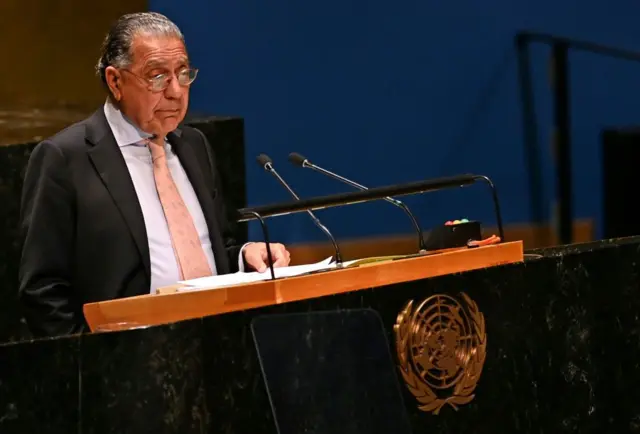 اقوام متحدہ میں پاکستان کے مستقل مندوب منیر اکرم کا کہنا ہے کہ ٹی ٹی پی کی القاعدہ کے ساتھ طویل وابستگی اسے عالمی دہشت گردی کے خطرے میں تبدیل کر سکتی ہے۔