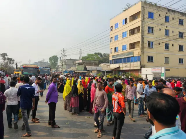 ট্রাক চাপায় শ্রমিকের মৃত্যুতে গাজীপুরে বিক্ষোভ