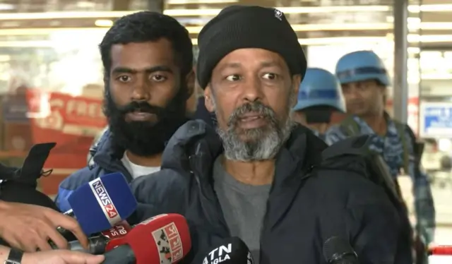 ফেরত আসা একজন