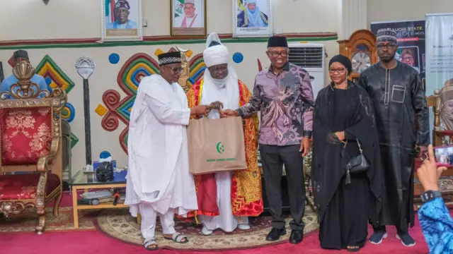 Obi, Mohammed na Emir nke Bauchi bụ Rilwanu Suleiman Adamu,