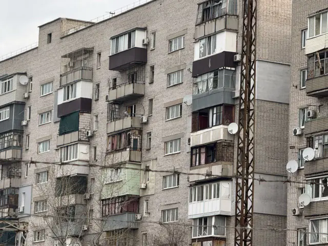 Повреждены многоэтажные жилые дома в Днепре, сообщили власти