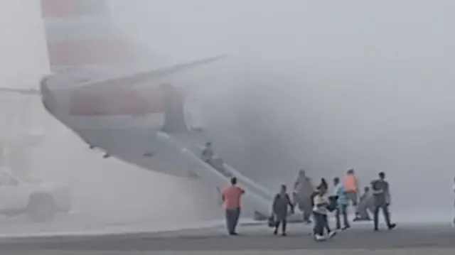 अमेरिकन एयरलाइंस में लगी आग