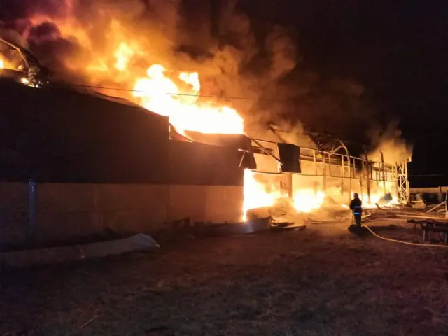 Власти Харьковской области опубликовали фото пожара предприятии после атаки дронов