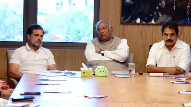 राहुल गांधी और खड़गे