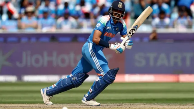 अक्षर पटेल और श्रेयर अय्यर ने भारतीय पारी को संभाल लिया है