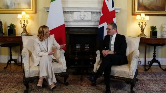 Mgbe Praịm Mịnịsta UK bụ Keir Starmer na Praịm Mịnịsta Ịtali bụ Giorgia Meloni zukọtara na Downing Street, London