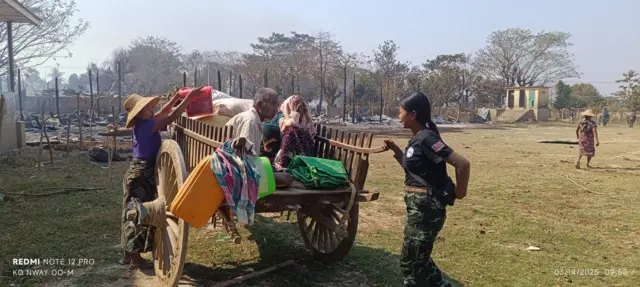 မြောင်မြို့နယ်ထဲကနေ စစ်ရှောင်တချို့ (ပုံဟောင်း)