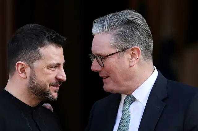 Onyeisiala Zelensky na Praịm Mịnịsta Starmer