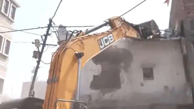 प्रशासन की कार्रवाई.