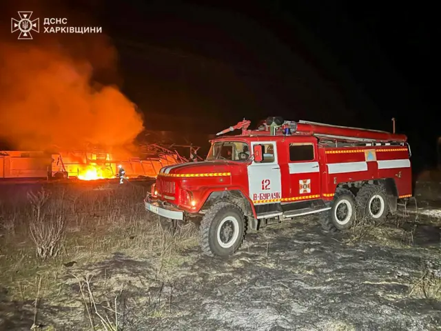 Спасатели опубликовали фото пожара, начавшегося в Харьковской области после атаки дронов