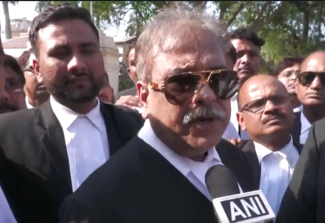 इलाहाबाद हाई कोर्ट बार एसोसिएशन के अध्यक्ष अनिल तिवारी