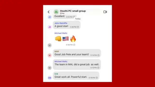 گولڈ برگ کا کہنا تھا کہ گروپ میں امریکی عہدیدار ایموجیز بھی شیئر کر رہے تھے۔