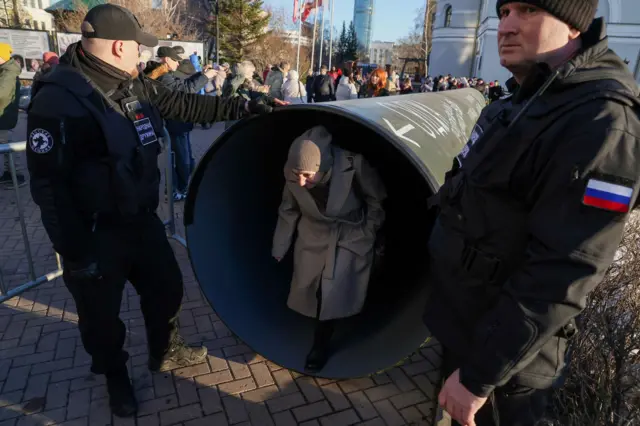 Макет трубы из Суджи был установлен в Екатеринбурге в конце прошлой недели