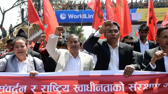 समाजवादी मोर्चाको जुलुसमा नेताहरू