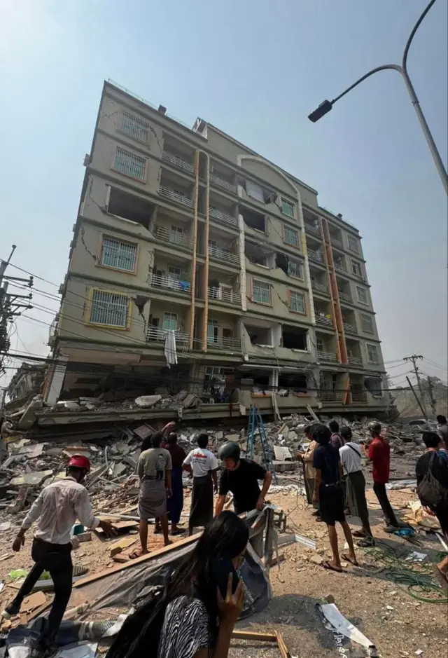 အင်အားပြင်းငလျင်ကြောင့် ပြည်သူအချို့ သေဆုံး