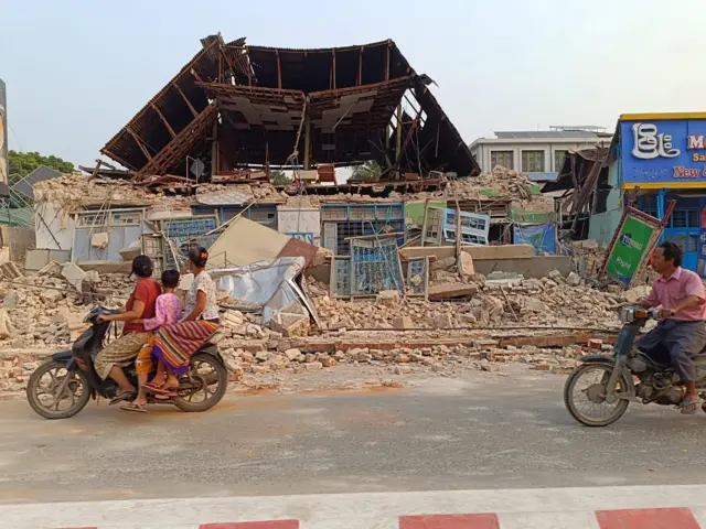 စစ်ကိုင်းမြို့မြင်ကွင်း