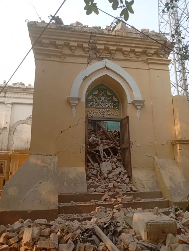 မတ် ၂၈ ရက် ရွှေဘုန်းရှိန်ဗလီမြင်ကွင်း