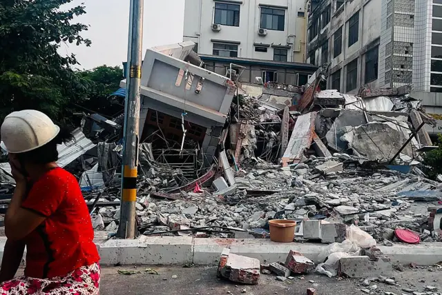 မတ်လ ၂၈ ရက် ငလျင်လှုပ်ခတ်မှုအပြီးမှာ ပြိုကျပျက်စီးခဲ့တဲ့ မန္တလေးက မြင်ကွင်း